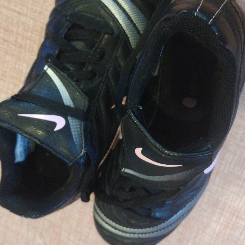 Toddler girl Nike cleats - Picture 6 of 6